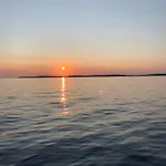 The Sleepy Sea Будинок відпочинку *