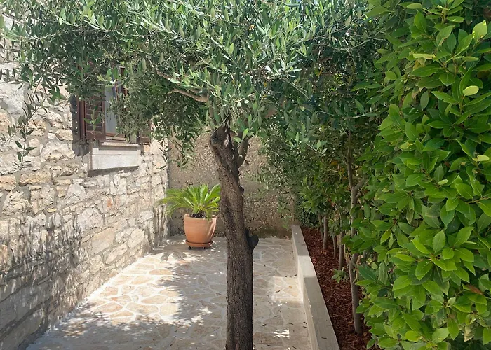 The Sleepy Sea Пула